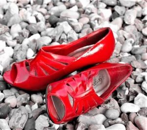 red_shoes_pebbles_shoes_red_beach_sandals_summer-1210125